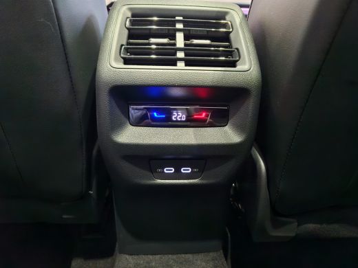 Volkswagen Tiguan R-Line Edition 1.5 eHybrid 204 PK | &euro;2000,- inruilpremie | Black style pakket | Trekhaak inklapba... ActivLease financial lease