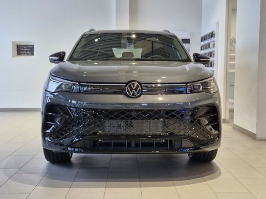 Volkswagen Tiguan R-Line Edition 1.5 eHybrid 204 PK | &euro;2000,- inruilpremie | Black style pakket | Trekhaak inklapba... ActivLease financial lease