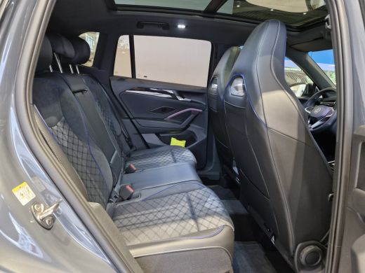 Volkswagen Tiguan R-Line Edition 1.5 eHybrid 204 PK | &euro;2000,- inruilpremie | Black style pakket | Trekhaak inklapba... ActivLease financial lease