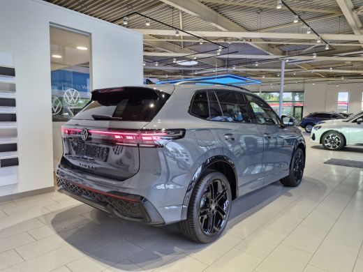 Volkswagen Tiguan R-Line Edition 1.5 eHybrid 204 PK | &euro;2000,- inruilpremie | Black style pakket | Trekhaak inklapba... ActivLease financial lease