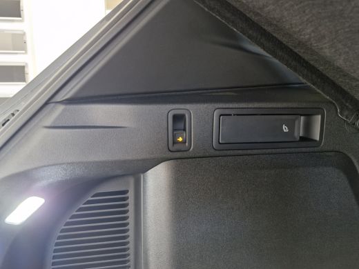 Volkswagen Tiguan R-Line Edition 1.5 eHybrid 204 PK | &euro;2000,- inruilpremie | ActivLease financial lease