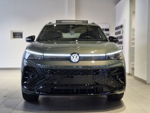 Volkswagen Tiguan R-Line Edition 1.5 eHybrid 204 PK &euro;2000,- inruilpremie | Harman Kardon Audio | Panoramaschuif-kan... ActivLease financial lease
