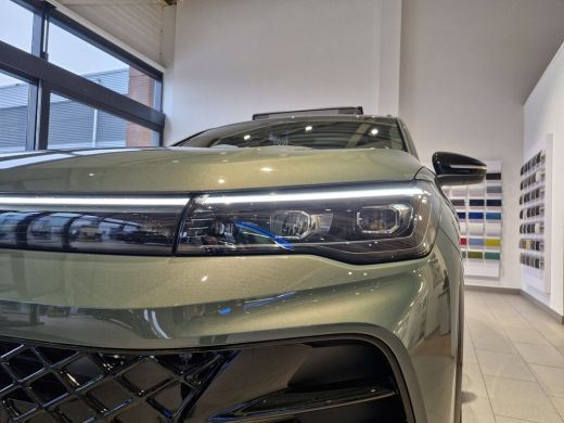 Volkswagen Tiguan R-Line Edition 1.5 eHybrid 204 PK &euro;2000,- inruilpremie | Harman Kardon Audio | Panoramaschuif-kan... ActivLease financial lease