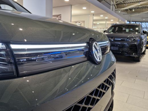 Volkswagen Tiguan R-Line Edition 1.5 eHybrid 204 PK &euro;2000,- inruilpremie | Harman Kardon Audio | Panoramaschuif-kan... ActivLease financial lease