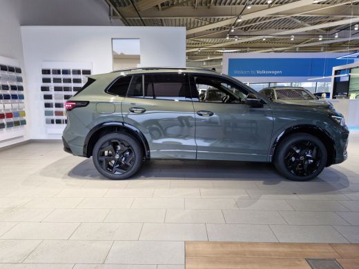 Volkswagen Tiguan R-Line Edition 1.5 eHybrid 204 PK &euro;2000,- inruilpremie | Harman Kardon Audio | Panoramaschuif-kan... ActivLease financial lease