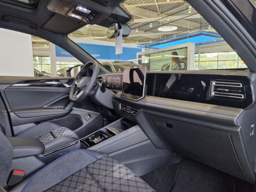 Volkswagen Tiguan R-Line Edition 1.5 eHybrid 204 PK | Trekhaak inklapbaar, met elektrische ontgrendeling | Comfort ... ActivLease financial lease