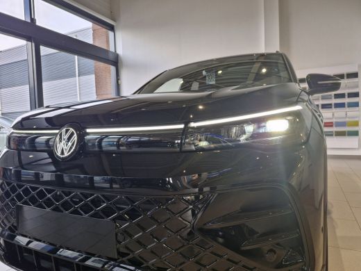 Volkswagen Tiguan R-Line Edition 1.5 eHybrid 204 PK | Trekhaak inklapbaar, met elektrische ontgrendeling | Comfort ... ActivLease financial lease