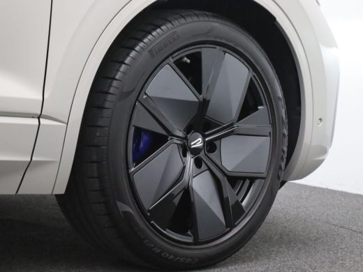 Volkswagen Touareg 3.0 TSi eHybrid 4MOTION R Edition 463PK Aut. Pano-Schuifdak, Nachtzicht Camera, Trekhaak,  Dynaud... ActivLease financial lease