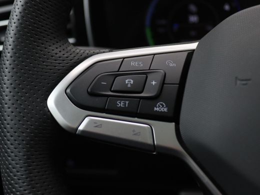 Volkswagen Touareg 3.0 TSi eHybrid 4MOTION R Edition 463PK Aut. Pano-Schuifdak, Nachtzicht Camera, Trekhaak,  Dynaud... ActivLease financial lease