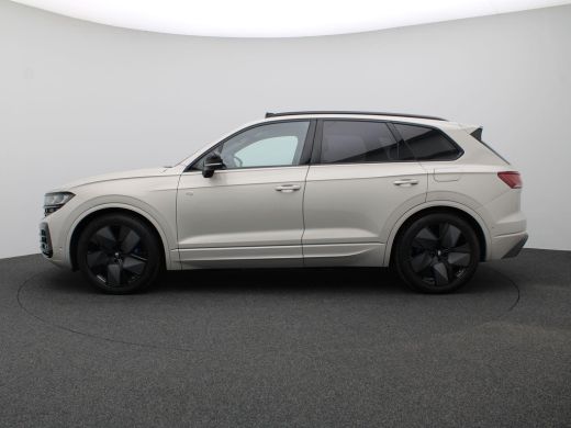 Volkswagen Touareg 3.0 TSi eHybrid 4MOTION R Edition 463PK Aut. Pano-Schuifdak, Nachtzicht Camera, Trekhaak,  Dynaud... ActivLease financial lease