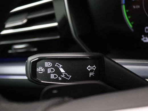 Volkswagen Touareg 3.0 TSi eHybrid 4MOTION R Edition 463PK Aut. Pano-Schuifdak, Nachtzicht Camera, Trekhaak,  Dynaud... ActivLease financial lease