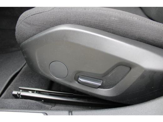 Volvo  V60 2.0 B3 Momentum Advantage | Parkeersensoren | Achteruitrijcamera | Cruise Control | Meer foto's v... ActivLease financial lease