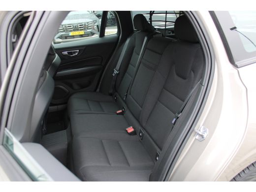 Volvo  V60 2.0 B3 Momentum Advantage | Parkeersensoren | Achteruitrijcamera | Cruise Control | Meer foto's v... ActivLease financial lease