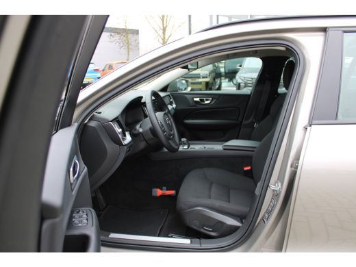 Volvo  V60 2.0 B3 Momentum Advantage | Parkeersensoren | Achteruitrijcamera | Cruise Control | Meer foto's v... ActivLease financial lease