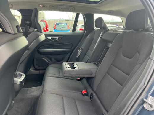 Volvo  V60 2.0 B3 Business | Panoramadak | Trekhaak | Adaptieve Cruise control | Camera | Parkeersensoren vo... ActivLease financial lease