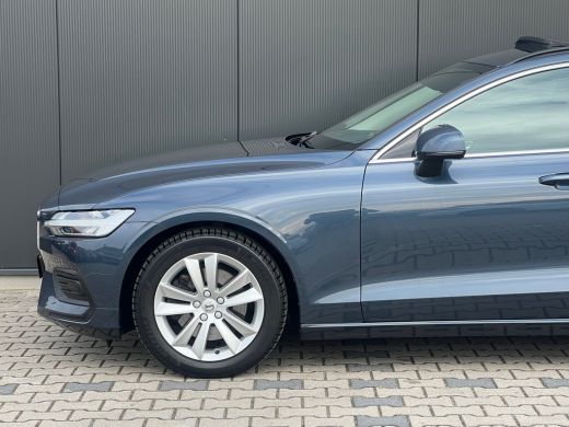 Volvo  V60 2.0 B3 Business | Panoramadak | Trekhaak | Adaptieve Cruise control | Camera | Parkeersensoren vo... ActivLease financial lease