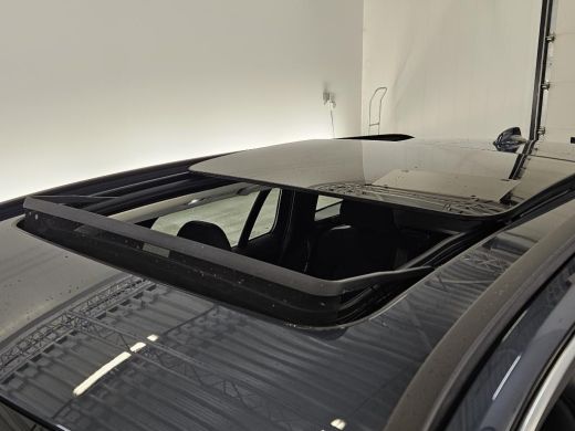 Volvo  V60 2.0 B3 Momentum Business | Panoramadak | Trekhaak | Adaptieve Cruise control | Camera | Parkeerse... ActivLease financial lease