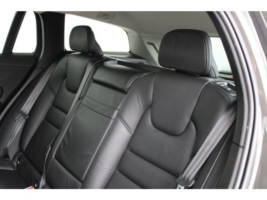 Volvo  V60 2.0 B3 Momentum | Elektrisch uitklapbare trekhaak | Keyless start | Apple carplay | Ledere bekled... ActivLease financial lease