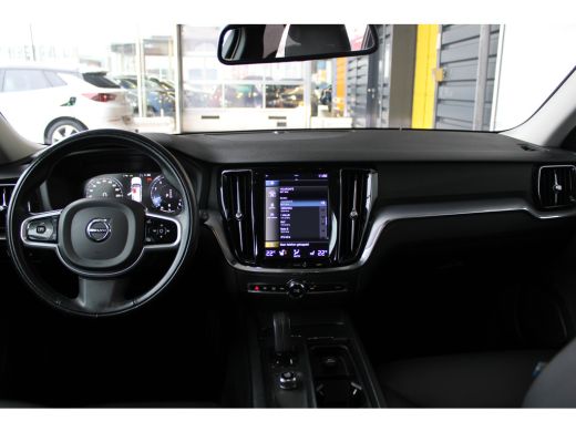 Volvo  V60 2.0 B3 Momentum | Elektrisch uitklapbare trekhaak | Keyless start | Apple carplay | Ledere bekled... ActivLease financial lease