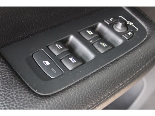 Volvo  V60 2.0 B3 Momentum | Elektrisch uitklapbare trekhaak | Keyless start | Apple carplay | Ledere bekled... ActivLease financial lease