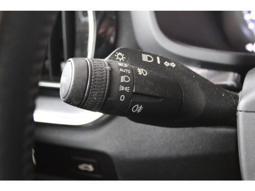 Volvo  V60 2.0 B3 Momentum | Elektrisch uitklapbare trekhaak | Keyless start | Apple carplay | Ledere bekled... ActivLease financial lease