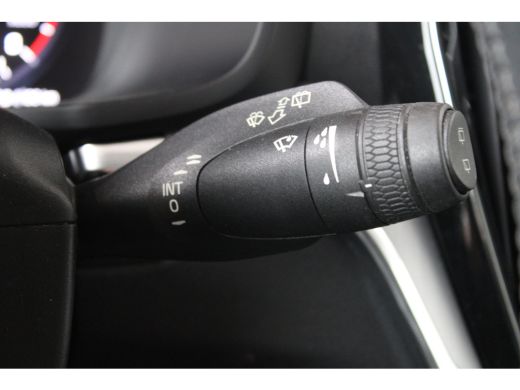 Volvo  V60 2.0 B3 Momentum | Elektrisch uitklapbare trekhaak | Keyless start | Apple carplay | Ledere bekled... ActivLease financial lease