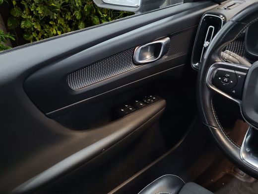 Volvo  XC40 Recharge P8 AWD R-Design 408pk | 1e Eigenaar | Pilot Assist | Stuur/stoelverwarming | Keyless ActivLease financial lease