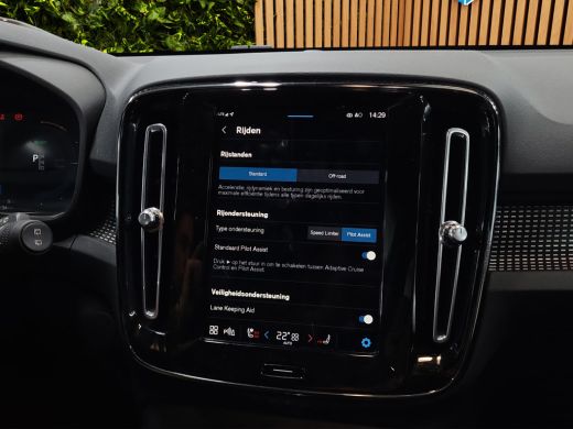 Volvo  XC40 Recharge P8 AWD R-Design 408pk | 1e Eigenaar | Pilot Assist | Stuur/stoelverwarming | Keyless ActivLease financial lease