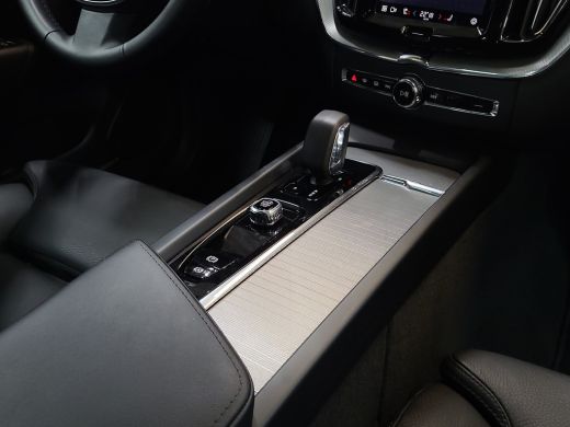 Volvo  XC60 2.0 T6 Plug-in hybrid AWD Plus Dark | Trekhaak | 360 Camera | Panoramadak | Memory | Pilot Assist ActivLease financial lease