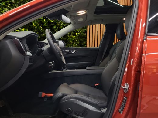 Volvo  XC60 2.0 T6 Plug-in hybrid AWD Plus Dark | Trekhaak | 360 Camera | Panoramadak | Memory | Pilot Assist ActivLease financial lease