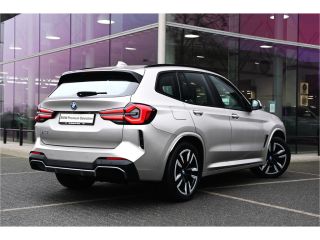 BMW iX3 Executive / Sportstoelen / Achteruitrijcamera / Adaptief onderstel / Adaptieve LED / Driving Assi...