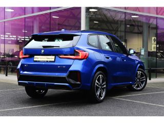 BMW X1 sDrive18i M Sport Automaat / Trekhaak / Sportstoelen / Achteruitrijcamera / M Adaptief onderstel ...