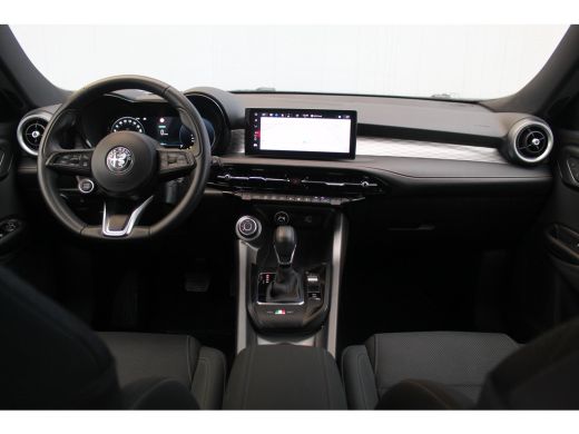 Alfa Romeo Tonale 1.3T PHEV Ti | Adaptive Cruise | Elec. Achterklep | Camera | Carplay | Navi | Keyless | | Adaptiv... ActivLease financial lease