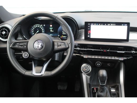 Alfa Romeo Tonale 1.3T PHEV Ti | Adaptive Cruise | Elec. Achterklep | Camera | Carplay | Navi | Keyless | | Adaptiv... ActivLease financial lease