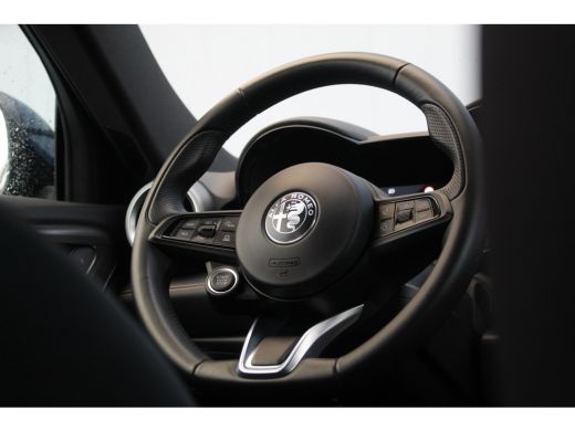 Alfa Romeo Tonale 1.3T PHEV Ti | Adaptive Cruise | Elec. Achterklep | Camera | Carplay | Navi | Keyless | | Adaptiv... ActivLease financial lease