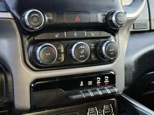 Dodge Ram 1500 1500 5.7 V8 4x4 BIG HORN / CREW CAB / LPG-G3 / NL AUTO / PANO / CAMERA / 3.5T TREKHAAK / GORILLA ... ActivLease financial lease