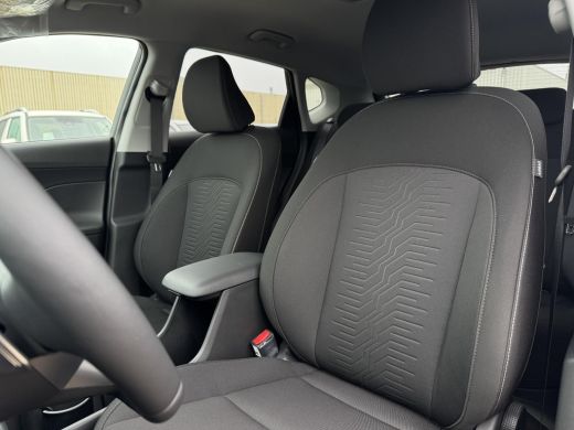 Hyundai Kona Long Range Pure Edition 64.8 kWh | Apple Carplay / Android Auto | Navigatie |  Stoel / Stuurverwa... ActivLease financial lease