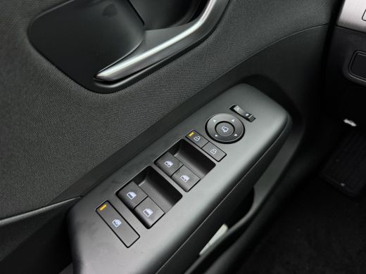 Hyundai Kona Long Range Pure Edition 64.8 kWh | Apple Carplay / Android Auto | Navigatie |  Stoel / Stuurverwa... ActivLease financial lease