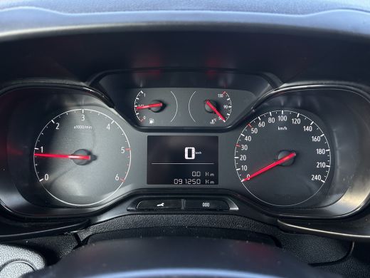 Opel Combo 1.6D / L1H1 / 1e EIG. / IMPERIAAL / INRICHTING / TREKHAAK / AIRCO / CRUISE / NAVI / APPLE CARPLAY ActivLease financial lease