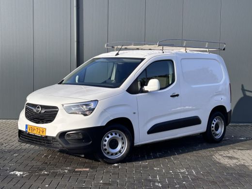 Opel Combo 1.6D / L1H1 / 1e EIG. / IMPERIAAL / INRICHTING / TREKHAAK / AIRCO / CRUISE / NAVI / APPLE CARPLAY ActivLease financial lease