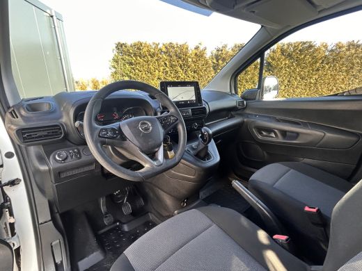 Opel Combo 1.6D / L1H1 / 1e EIG. / IMPERIAAL / INRICHTING / TREKHAAK / AIRCO / CRUISE / NAVI / APPLE CARPLAY ActivLease financial lease