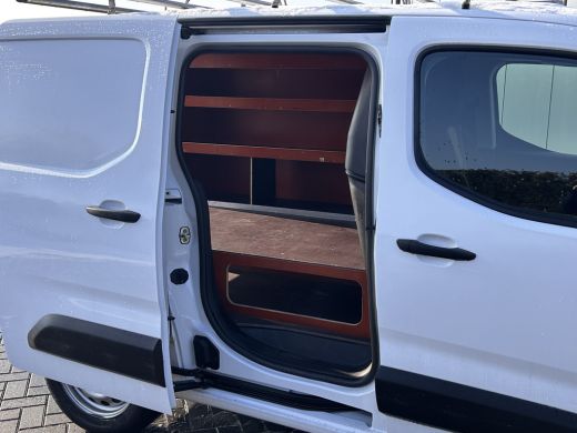 Opel Combo 1.6D / L1H1 / 1e EIG. / IMPERIAAL / INRICHTING / TREKHAAK / AIRCO / CRUISE / NAVI / APPLE CARPLAY ActivLease financial lease