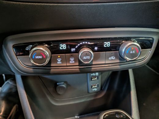 Opel Crossland X 1.2 Turbo Innovation Automaat | Trekhaak | Full LED | Climate control | Full map navigatie | DAB | ActivLease financial lease