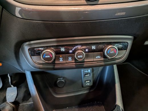 Opel Crossland X 1.2 Turbo Innovation Full LED | Climate control | Parkeersensoren |  Carplay/android auto | Full ... ActivLease financial lease