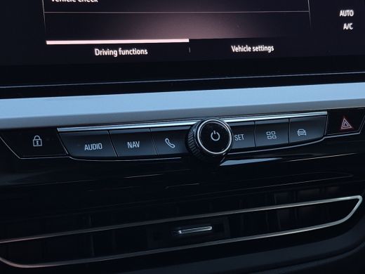 Opel Grandland 1.2 Turbo Level 4 Voorruit+Stuur+Stoelverwarming | Full LED | Camera | Parkeersensoren | Carplay/... ActivLease financial lease