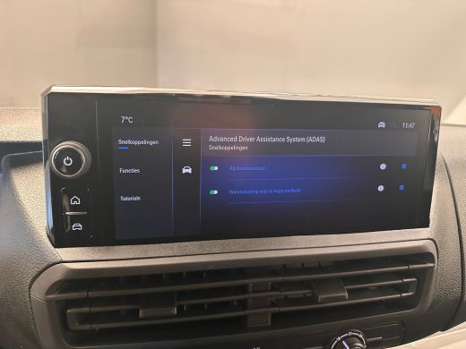 Opel Vivaro-e L2 75 kWh Camera | Parkeersensoren V+A | Apple Carplay/Android Auto | | 11 kW lader | Apple Carpl... ActivLease financial lease