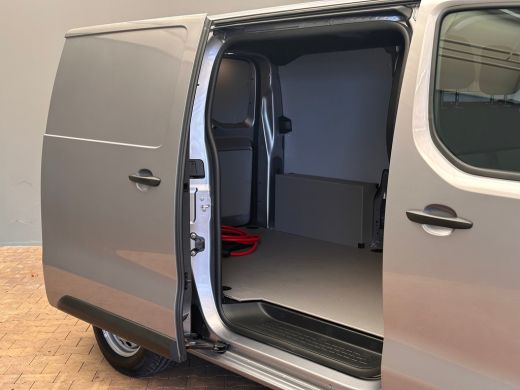 Opel Vivaro-e L2 75 kWh Camera | Parkeersensoren V+A | Apple Carplay/Android Auto | | 11 kW lader | Apple Carpl... ActivLease financial lease