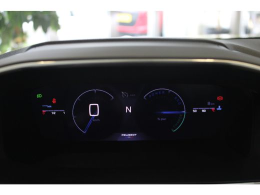 Peugeot 208 GT | Armsteunen op de voorportieren bekleed met kunstleder met groen sierstiksel (GT-Line) | Band... ActivLease financial lease