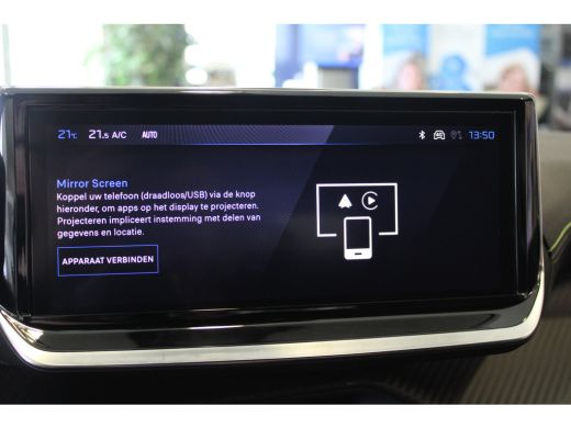 Peugeot 208 GT | Armsteunen op de voorportieren bekleed met kunstleder met groen sierstiksel (GT-Line) | Band... ActivLease financial lease