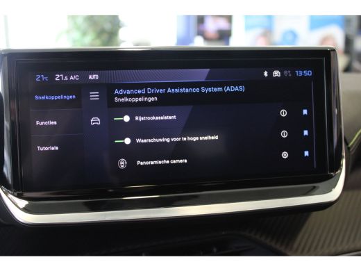 Peugeot 208 GT | Armsteunen op de voorportieren bekleed met kunstleder met groen sierstiksel (GT-Line) | Band... ActivLease financial lease